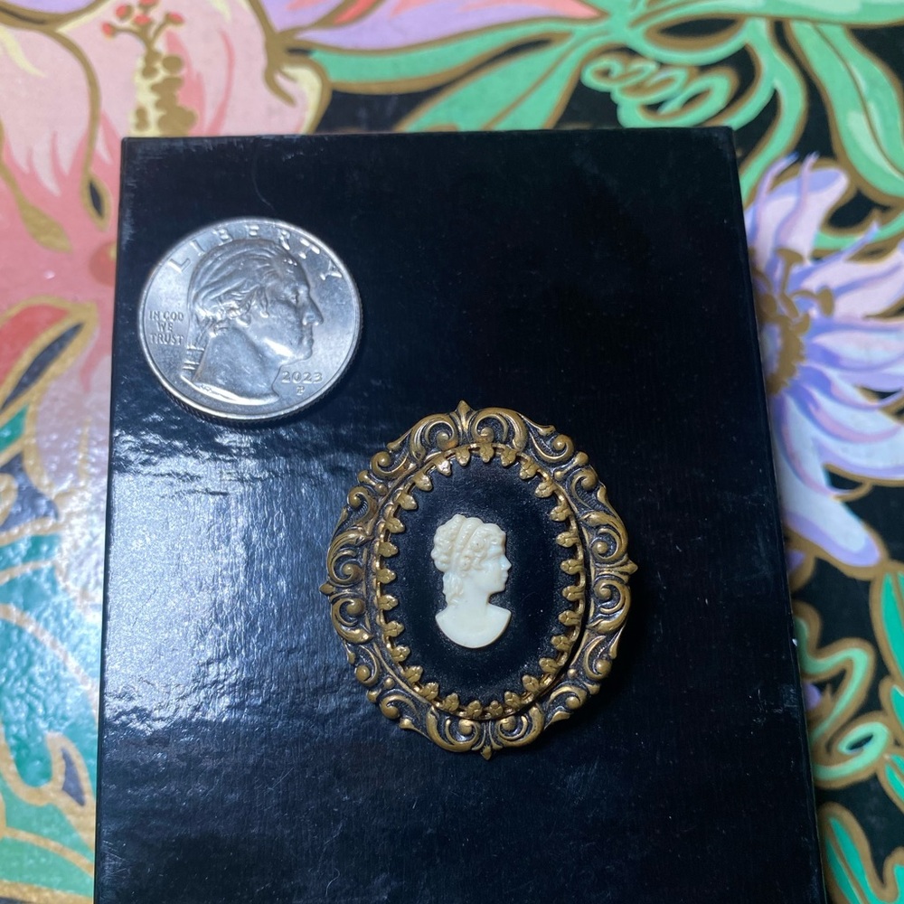 Vintage Cameo brooch - Picture 4 of 7
